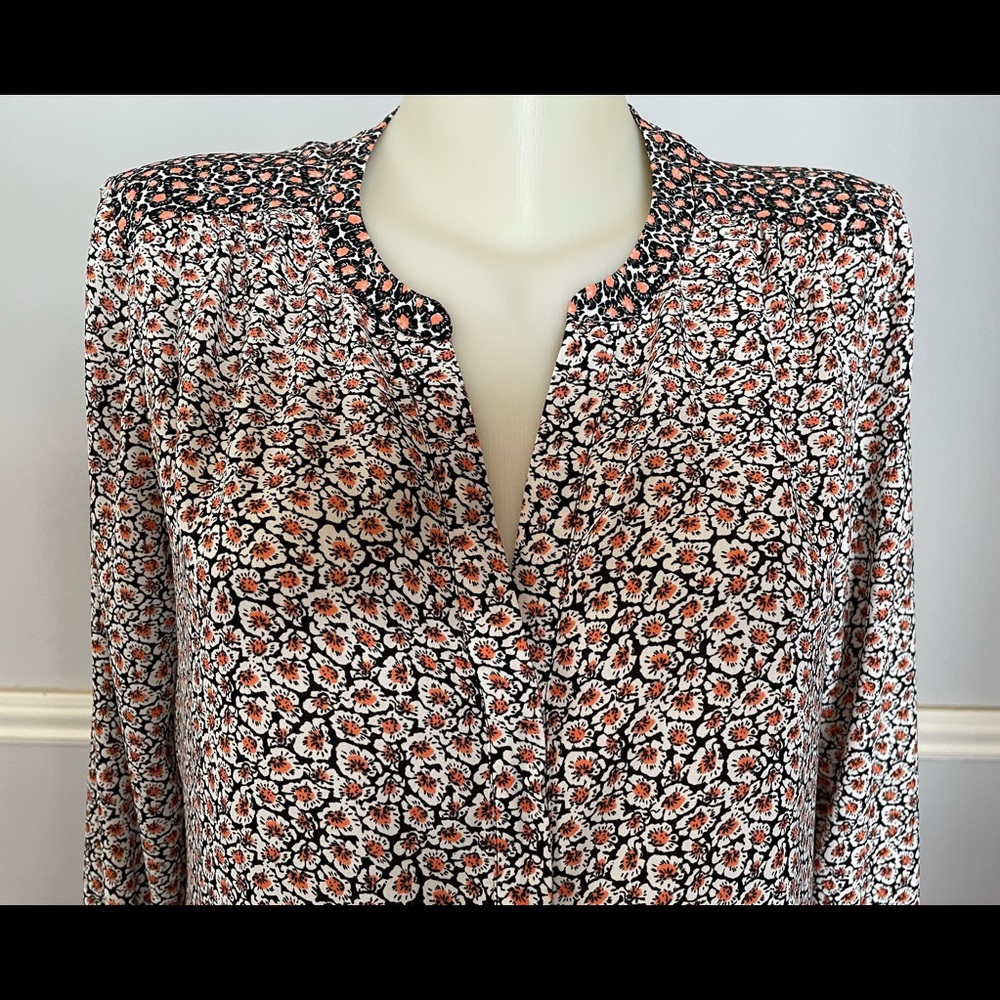 NYDJ women blouse- Size Petite Medium. Good condition.
